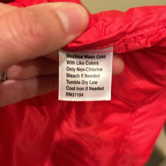 NWOT Be Inspired down packable puffer vest I'm w woman's red color. - Picture 10 of 12